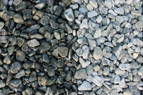 Kamenclub.ru: Щебень галтованный зеленый (змеевик) фр. 20-40 мм.  купить в Брянске мрамор зеленый, салатовый оголтованный щебень мраморный 12500 руб/т   фото КАМЕНЬ КЛУБ