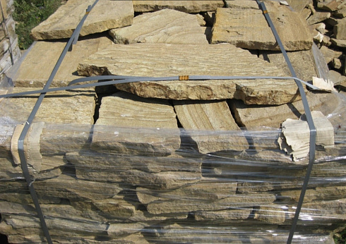 Kamenclub.ru: Песчаник пластушка желтый с рисунком (3 см)  купить в Брянске песчаник желтый с рисунком, рыжий, желтый песчаник пластушка ландшафтная рваная 8 500 руб/м3   фото КАМЕНЬ КЛУБ