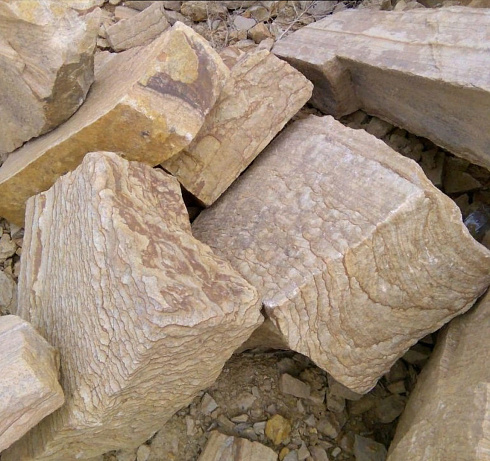 Kamenclub.ru: Песчаник пластушка желтый с рисунком (7-15 см)  купить в Брянске плитняк - пластушка - бут желтый песчаник 10200 руб/м3   фото КАМЕНЬ КЛУБ