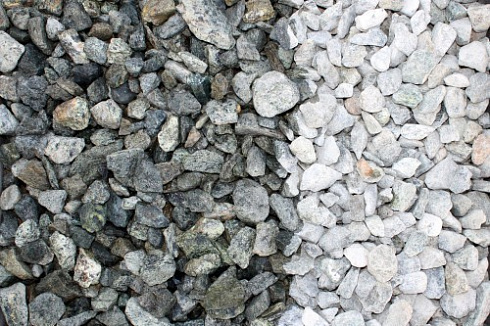 Kamenclub.ru: Щебень крошка зеленый (змеевик) фр. 20-40 мм.  купить в Брянске мрамор зеленый, салатовый ландшафтная мраморная крошка 8500 руб/т   фото КАМЕНЬ КЛУБ