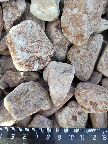 Kamenclub.ru: Мраморная крошка (щебень галтованный розовый) фр.20-40 мм.  купить в Брянске мрамор розовый, красный оголтованный округлый щебень  15000 руб/т   фото КАМЕНЬ КЛУБ