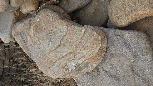 Kamenclub.ru: Песчаник пластушка галтованный желтый с рисунком (3 см)  купить в Брянске плитняк - пластушка желтый песчаник 21000 руб/м3   фото КАМЕНЬ КЛУБ