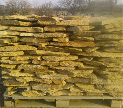 Kamenclub.ru: Песчаник пластушка "фонтанка" желтая (3,0 - 5,0 см)  купить в Брянске песчаник желтая, рыжий, желтый песчаник колотый рваный со сколом облицовочный 16200 руб/м3   фото КАМЕНЬ КЛУБ