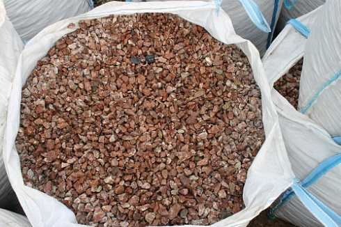 Kamenclub.ru: Мраморная крошка (щебень крошка розовый) фр. 10-20 мм.  купить в Брянске мрамор розовый, красный каменная декоративная крошка ландшафтная 11000 руб/т   фото КАМЕНЬ КЛУБ