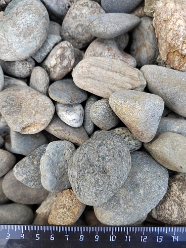 Kamenclub.ru: Галька речная окат (пестрая) фр. 20-40 мм. купить  в Брянске галька речная пестрая, серая, серые оттенки галька речная окатанная округлая 5000 руб/т   фото КАМЕНЬ КЛУБ