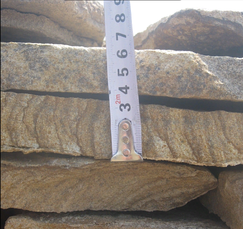 Kamenclub.ru: Песчаник пластушка желтый с рисунком (3 см)  купить в Брянске песчаник желтый с рисунком, рыжий, желтый песчаник пластушка ландшафтная рваная 8 500 руб/м3   фото КАМЕНЬ КЛУБ