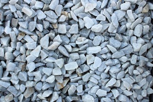 Kamenclub.ru: Мраморная крошка, щебень, цвет-белый,  фр. 20-40 мм.  купить в Брянске мрамор белый молочный слоновая кость айвори  мраморная крошка ландшафтная 12000 руб/т   фото КАМЕНЬ КЛУБ