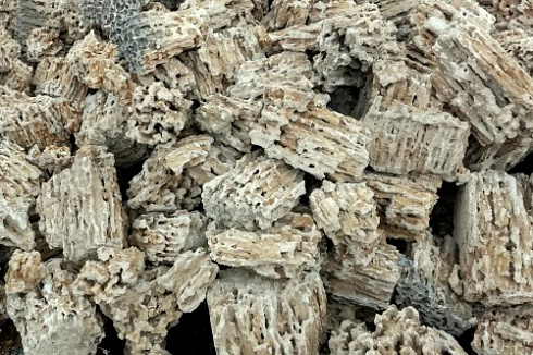 Kamenclub.ru: Крымский природный меотис фр. 100-500 мм.  купить в Брянске меотис бежевый рыжий молочный желтый ракушечник 4 500 руб/т   фото КАМЕНЬ КЛУБ