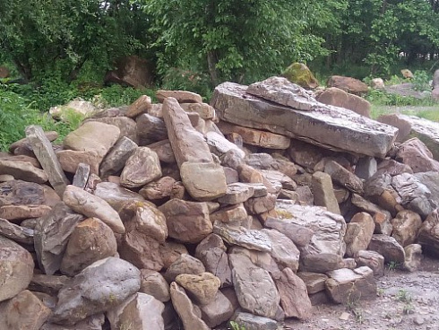 Kamenclub.ru: Песчаник декоративный ландшафтный (фр. 300-500 мм)  купить в Брянске песчаник желтый рыжий серый зеленый валун речной окатанный природный песчаника 4 500 руб/т   фото КАМЕНЬ КЛУБ