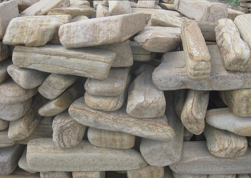 Kamenclub.ru: Песчаник пластушка галтованный желтый с рисунком (3 см)  купить в Брянске плитняк - пластушка желтый песчаник 21000 руб/м3   фото КАМЕНЬ КЛУБ