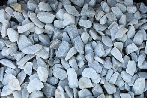 Kamenclub.ru: Мраморная крошка, щебень, цвет-белый,  фр. 20-40 мм.  купить в Брянске мрамор белый молочный слоновая кость айвори  мраморная крошка ландшафтная 12000 руб/т   фото КАМЕНЬ КЛУБ