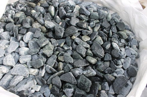 Kamenclub.ru: Щебень галтованный зеленый (змеевик) фр. 50-100 мм.  купить в Брянске галтовка мраморная зеленый, салатовый мрамор 12 500 руб/т   фото КАМЕНЬ КЛУБ