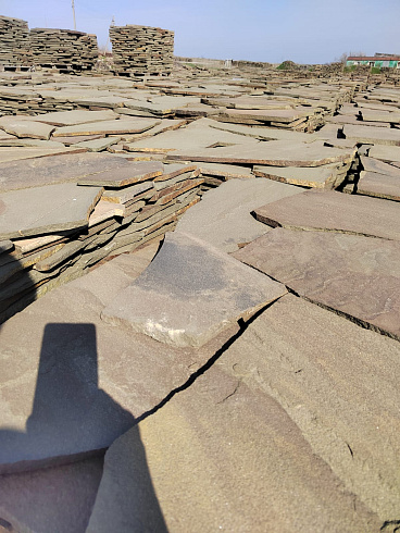 Kamenclub.ru: Песчаник пластушка серо-зеленый (3,0 см)  купить в Брянске песчаник серо-зеленый, серый, зеленый песчаник пластушка колотый рваный ландшафтный 10200 руб/м3   фото КАМЕНЬ КЛУБ