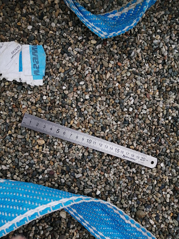 Kamenclub.ru: Галька речная окат (серая) фр.3-5 мм купить  в Брянске галька речная серая бежевый темно-серый окатанный речной камень округлый 9500 руб/т   фото КАМЕНЬ КЛУБ