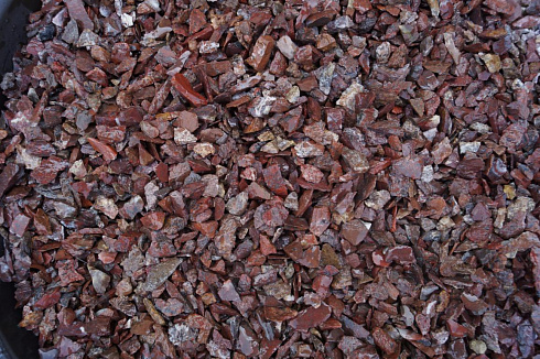 Kamenclub.ru: Щебень крошка красный (ЯШМА) фр. 5-10 мм.  купить в Брянске крошка каменная яшмы красный, бордовый, темно-красный декоративная крошка ландшафтная каменная яшмоидная 8500 руб/т   фото КАМЕНЬ КЛУБ