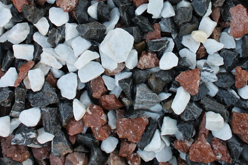 Kamenclub.ru: Мраморная крошка (щебень крошка микс: белый-зеленый-розовый) фр. 3-5 мм.  купить в Брянске мрамор белый, зеленый, розовый мраморная декоративная крошка каменная 12000 руб/т   фото КАМЕНЬ КЛУБ