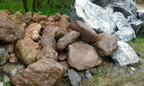 Kamenclub.ru: Конгломераты фр. 300-1000 мм.  купить в Брянске кварц мрамор диабаз коричневый, серый зеленоватый речной валун крупный 6500 руб/т   фото КАМЕНЬ КЛУБ