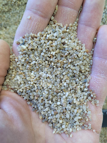 Кварцевый песок для водоподготовки фр. 1,6-3 мм.  купить в Брянске фото Камень Клуб