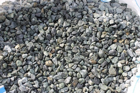 Kamenclub.ru: Щебень крошка зеленый (змеевик) фр. 20-40 мм.  купить в Брянске мрамор зеленый, салатовый ландшафтная мраморная крошка 8500 руб/т   фото КАМЕНЬ КЛУБ