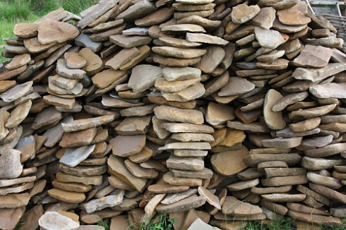 Kamenclub.ru: Песчаник колотый для облицовки (фр. 2-3 см)  купить в Брянске песчаник бежевый серый рыжий песчаник строительный 5000 руб/т   фото КАМЕНЬ КЛУБ