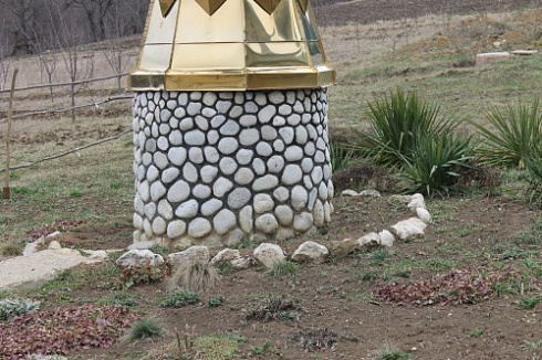 Kamenclub.ru: Галька речная плоская (бело-серая) фр. 100-200-300 мм. купить  в Брянске галька речная плоская серый, белый, бело-серый, серо-белый речная галька плоская  9000 руб/т   фото КАМЕНЬ КЛУБ