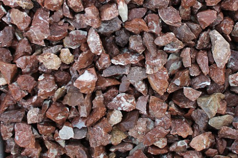 Kamenclub.ru: Мраморная крошка (щебень крошка розовый) фр. 20-40 мм.  купить в Брянске мрамор розовый, красный мраморная крошка декоративная 11000 руб/т   фото КАМЕНЬ КЛУБ