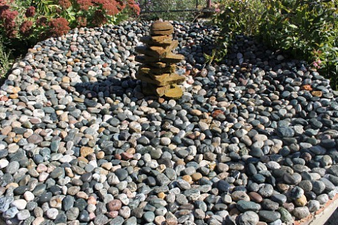 Kamenclub.ru: Галька окат (цветная картошка) фр. 50-100 мм. купить  в Брянске галька природная окатанная серый белый цветной синий темно-серый коричневый округлый галечник окатанный 6800 руб/т   фото КАМЕНЬ КЛУБ