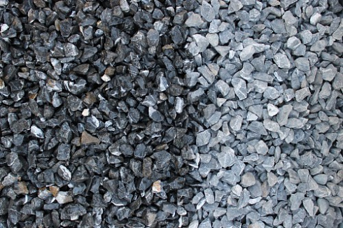 Kamenclub.ru: Щебень крошка черный (мрамор) фр. 10-20 мм.  купить в Брянске мрамор черный с белыми прожилками, черный, белый каменная ландшафтная декоративная крошка щебня 11000 руб/т   фото КАМЕНЬ КЛУБ