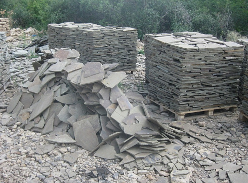 Kamenclub.ru: Песчаник пластушка серо-зеленый (1,5 см)  купить в Брянске плитняк - пластушка серо-зеленый, серый, зеленый пластушка рваная ландшафтная колотая 10200 руб/м3   фото КАМЕНЬ КЛУБ