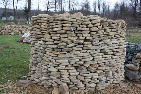 Kamenclub.ru: Песчаник для мощения дорожек, площадок, парковок ( фр 5-10 см)  купить в Брянске песчаник  серый желтый коричневый рыжий песчаник оголтованный окатанный 6500 руб/т   фото КАМЕНЬ КЛУБ