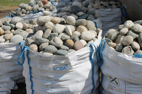 Kamenclub.ru: Речной валун (Ассорти) фр.100-300 мм.  купить в Брянске галечник серый, темно-серый, светло-серый речная галька крупных размеров 4200 руб/т   фото КАМЕНЬ КЛУБ