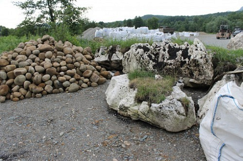 Kamenclub.ru: Песчаник ядра, фр. 100-300 мм  купить в Брянске песчаник бежевый серый рыжий речная галька 5 000 руб/т   фото КАМЕНЬ КЛУБ