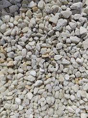 Kamenclub.ru: Мраморная крошка, щебень, цвет-белый, фр. 5-10 мм.  купить в Брянске мрамор белый, айвори, молочный мраморная каменная крошка ландшафтная 12000 руб/т   фото КАМЕНЬ КЛУБ
